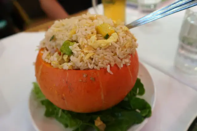 風味原隻南瓜海鮮焗飯