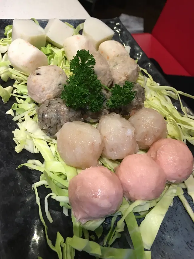   蝦丸，芝心丸，鯪魚球，豬肉丸，貢丸，魚蛋