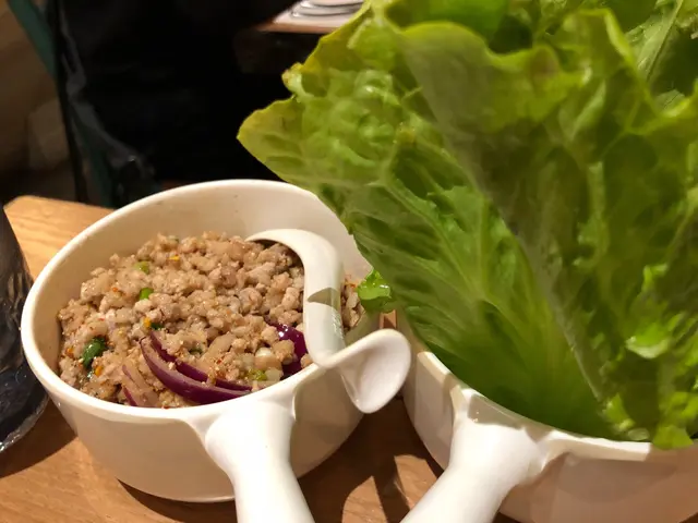 唔係炒嘅街頭泰北生菜包