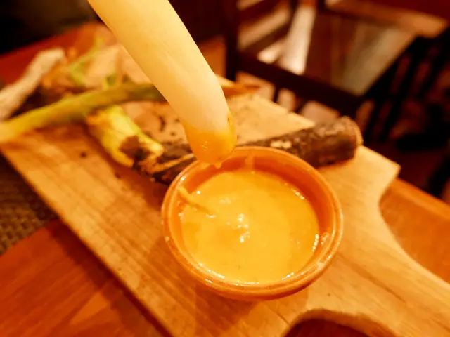 香烤西班牙冬日韭蔥配甜椒汁