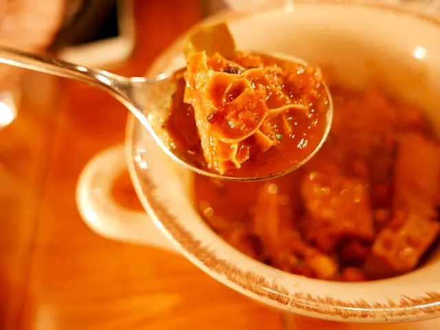 傳統西班牙辣肉腸醬汁鷹咀豆燴牛肚