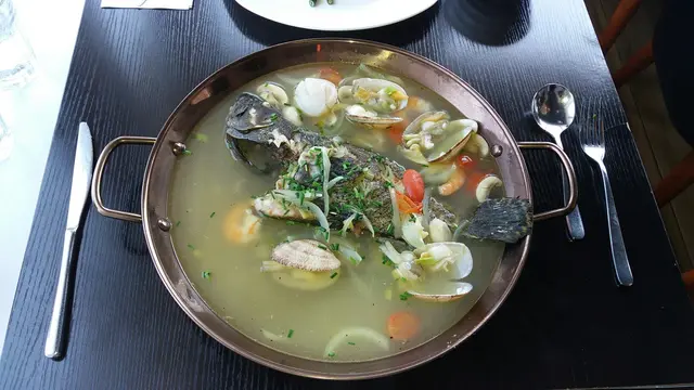 米酒薑味海鮮湯浸原條鮮沙巴龍躉