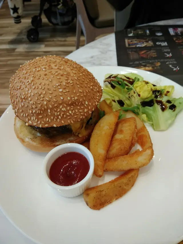 芥末籽醬牛肉芝士漢堡