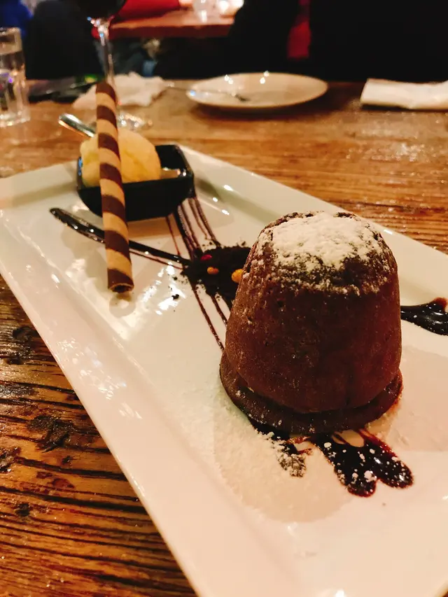 朱古力熔岩伴雲呢拿雪糕