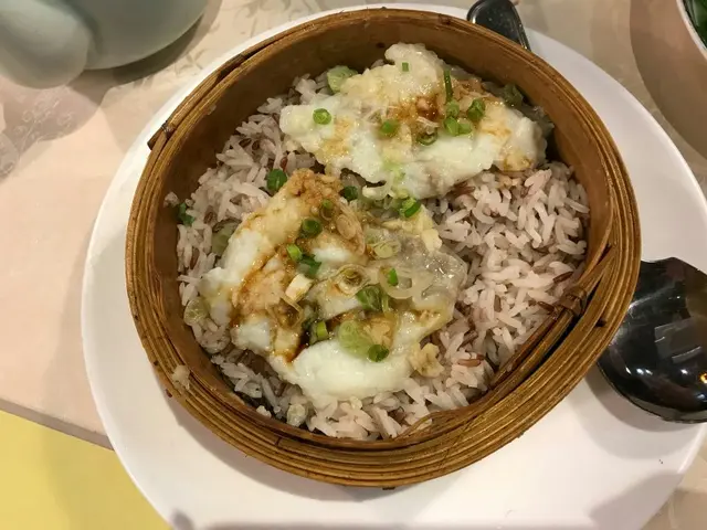 荷香蒜蓉海斑片原籠蒸鴛鴦飯