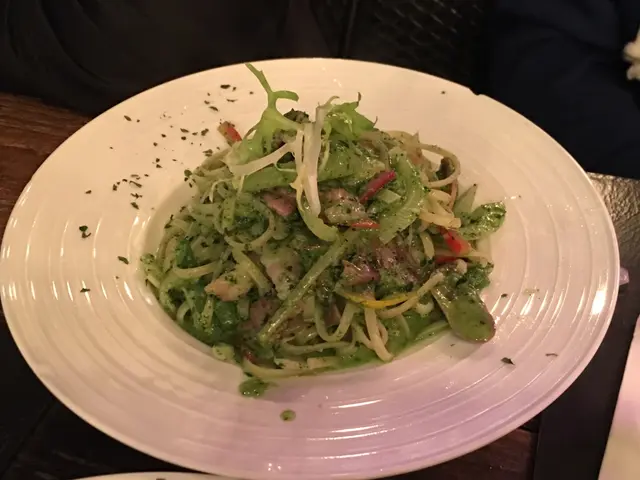 菠菜忌廉煙肉意粉