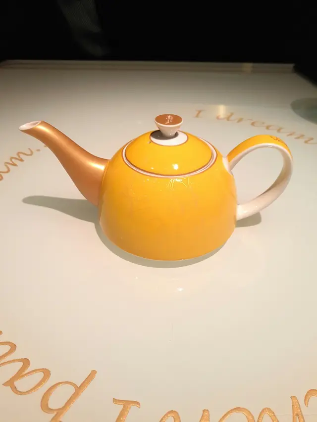 跟餐可选咖啡喝茶,花茶的杯具与茶壶真想搞一套回去(店内确实有售)