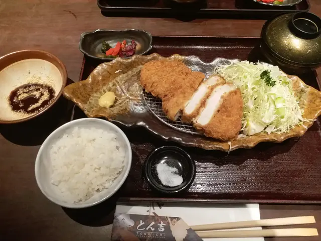 鹿兒島特等厚切豚肉定食 (180g)