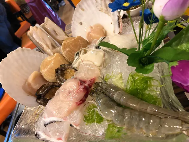 款式是根據是日有咩新鮮,
數量係按人頭分配,
今日有龍躉片、脆鯇片🐟 、海蝦、生蠔、元貝、大蜆、鮑魚、蟶子