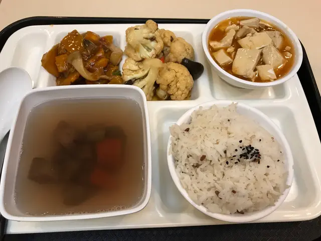 三餸飯