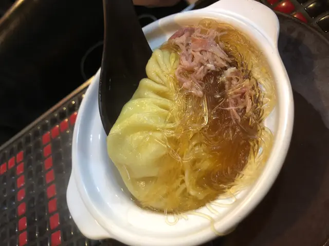 真心必食之選!灌湯餃餡料非常足!有原粒鮮蝦和元貝,餃子皮食落嚼口十足!不會覺得太粉或者厚身!難怪系點入面的得獎推介!下次再食必點!