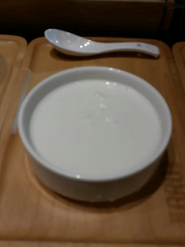 香滑不太甜，味道剛剛好，不似一般杏仁粉調出來杏仁茶，滿口粉粒
