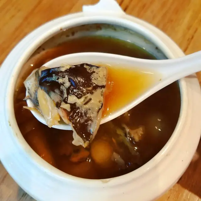 天麻川弓白芷燉魚頭湯