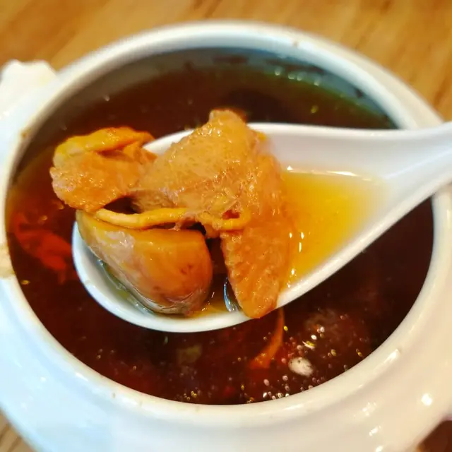 栗子蟲草花花膠燉雞湯