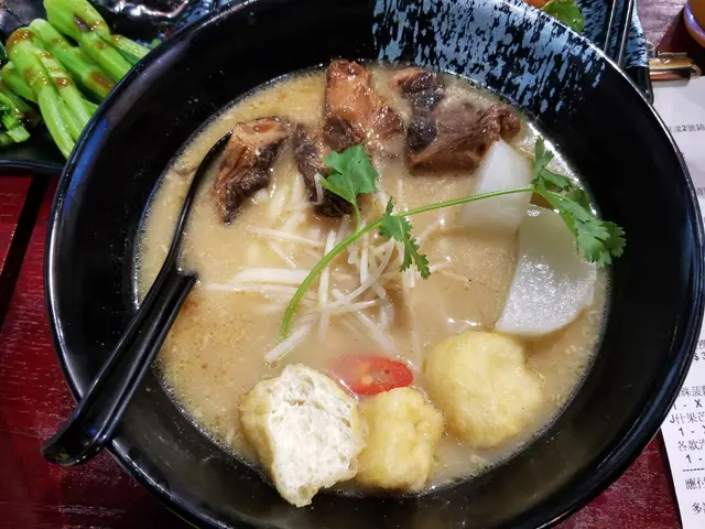 馬拉白咖喱湯烏冬配秘製豬軟骨