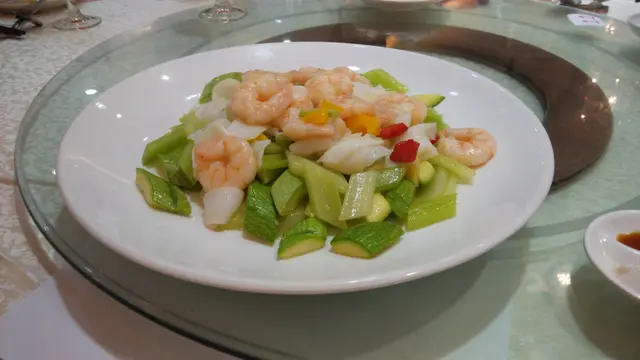 脆肉瓜較鹹味,鮮魷無乜味道,蝦球爽口但也是味道偏淡。