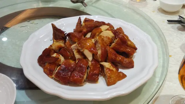 水準中上,紅紅脆脆的雞皮是重點!