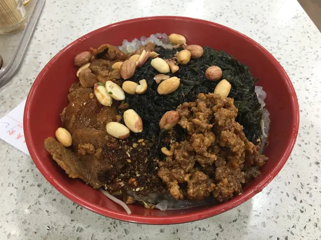 腩肉紫菜撈紅薯幼粉