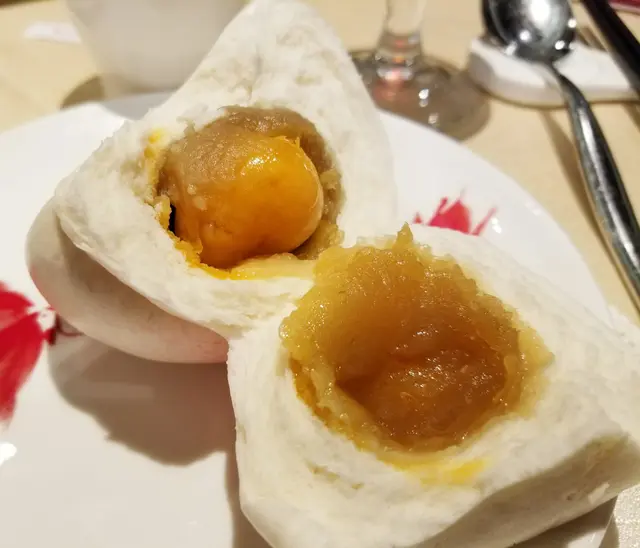 原隻蛋黃珍寶壽包