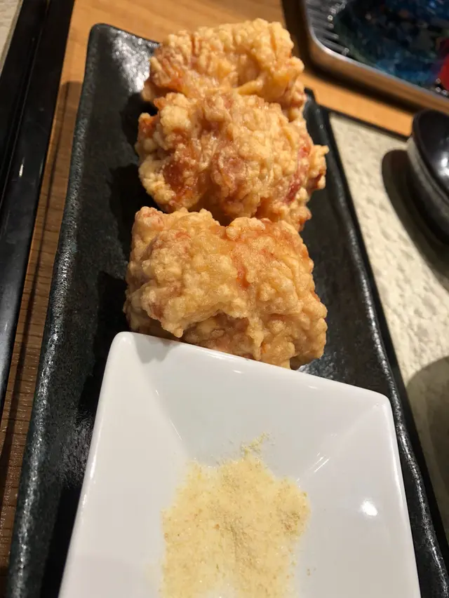 炸得外脆內軟,雞肉嫩滑肉汁得以保留,熱騰騰的雞肉小心燙嘴