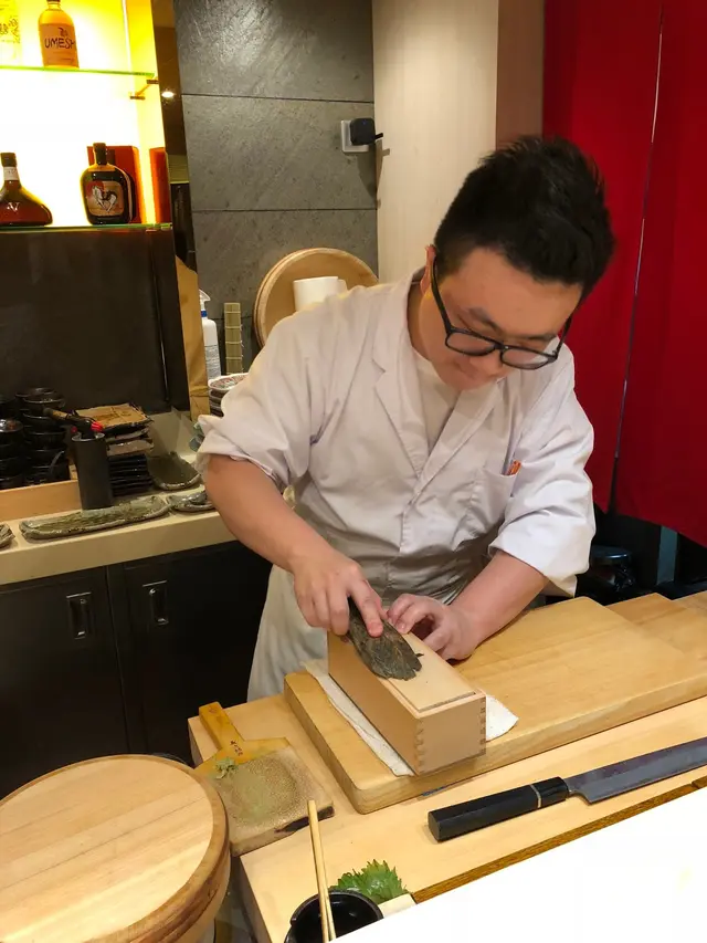 豪師傅在刨木魚