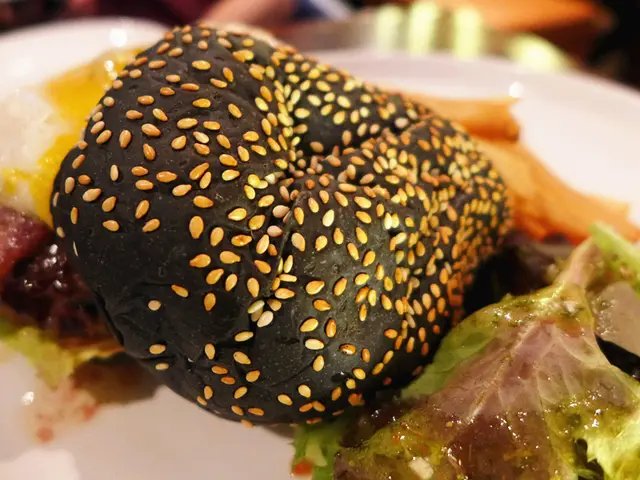 美國安格斯牛肉芝士煙肉煎蛋漢堡伴薯條