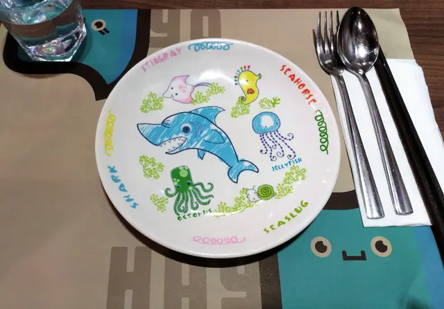 餐碟也很有特色