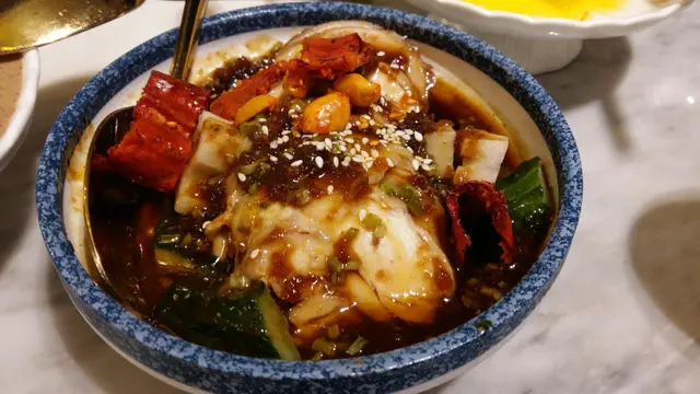 同坊間口水雞差唔多，雞件滑