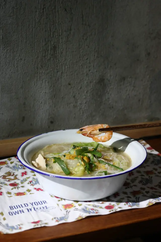 米粉, 鮮蝦, 特色檸檬雞, 生菜, 白菜
