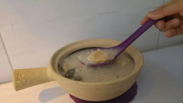 粥底錦滑,配料充足,夠熱夠滾