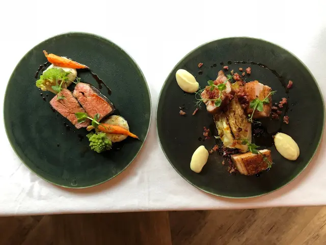 2 Main Course for Deluxe Lunch Set