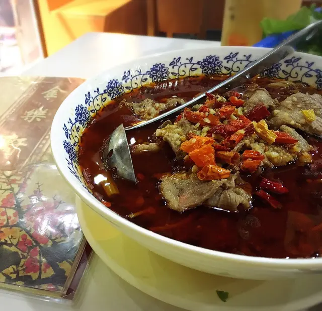 唔會好咸,唔中意重口味叫尼個就岩。裡面有薯粉,芽菜