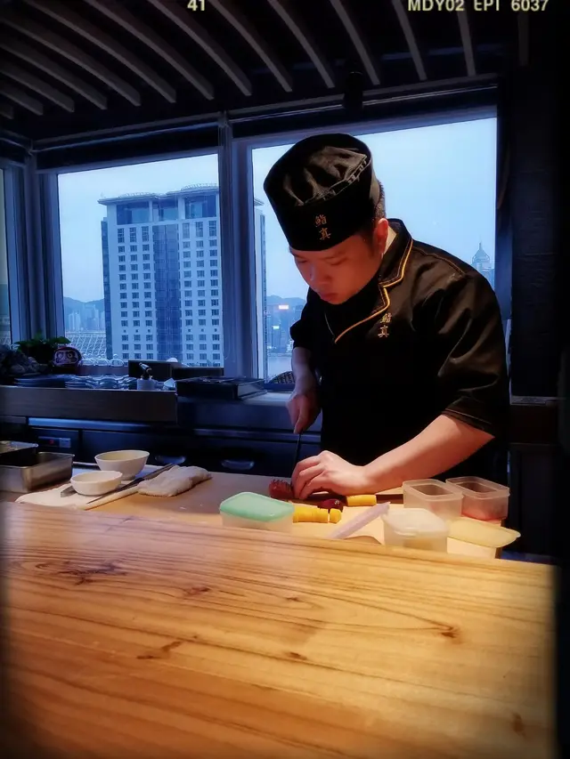 師傅忙於準備開胃漬物