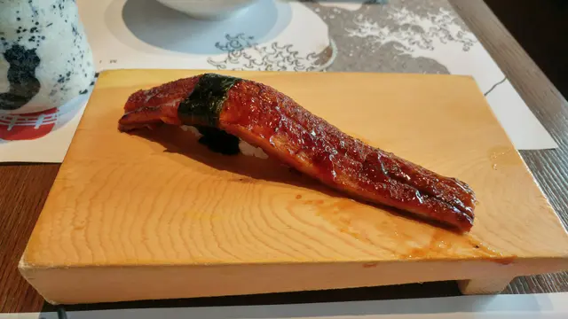 鰻魚再熱一點, 醬汁再濃味一點會更好, 現在的一般般吧!