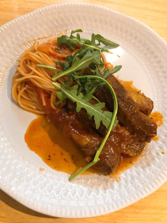 慢煮美國安格斯牛仔肋 · 那不勒斯意粉