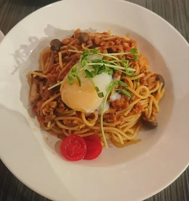 溫泉蛋肉醬意粉