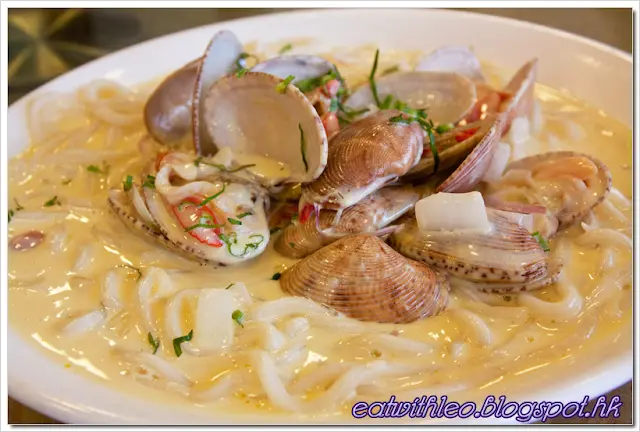 白酒忌廉煮花甲烏冬