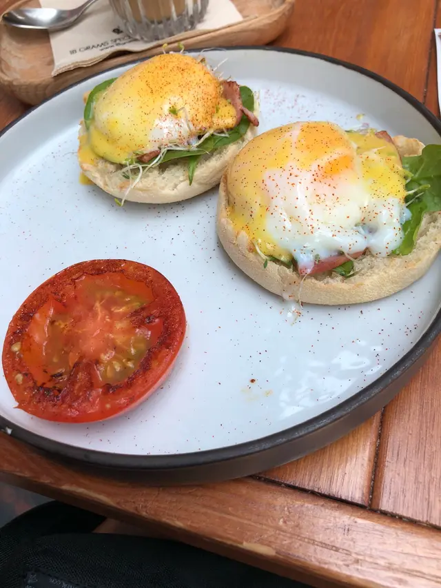 Classic  egg  Benedict  