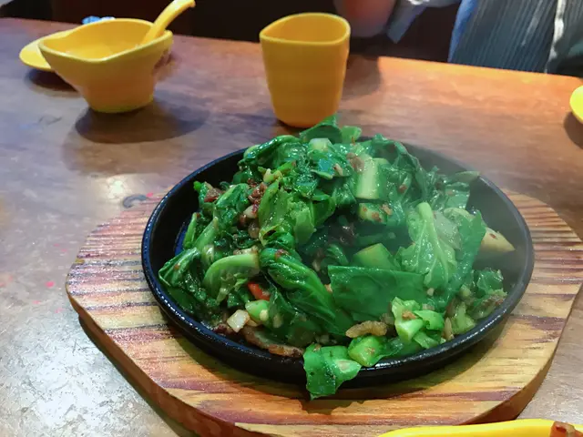 鐵板豬頸肉啫椰菜苗(馬拉盞) 