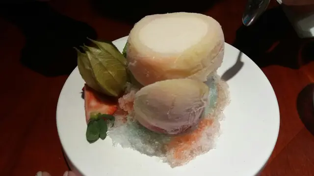 蜜桃控的我超喜歡這個，如果蜜桃沒雪到變冰一樣硬可以一起吃會更好