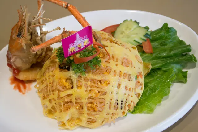 大頭蝦配泰式香料炒出九龍城風味