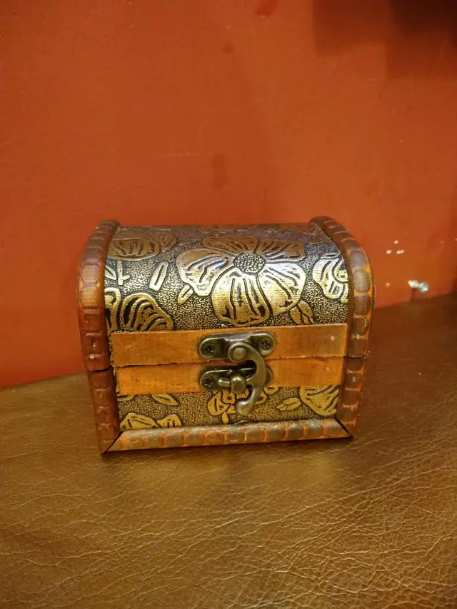 月光寶盒，哈哈~其實放牙籤的