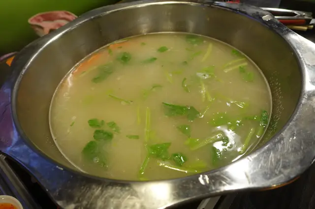 個湯鍋好巨型,好像食盆菜的盆!