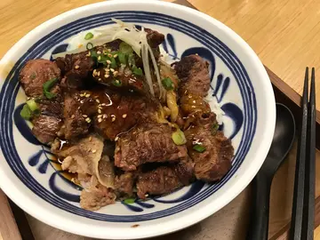 三色牛丼飯