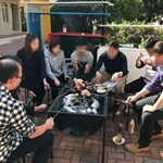 燒烤套餐：$1000(10人份量)
額外人數 : $100(1人份量)
 額外加爐 : $200(1個;限10人用)
 **費用包括：燒烤爐一個(限10人使用)、免費使用活動室(活動室內有洗手間及雪櫃等設施，方便朋友須與其他團體共同使用)
 **最少訂10位**
** 同時可安排7個燒烤爐**

可同時安排營舍住宿服務 和 太陽館的活動.

詳情致電: 8201 1122 