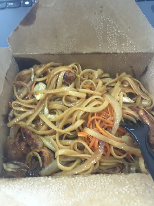 豚肉野菜炒意粉