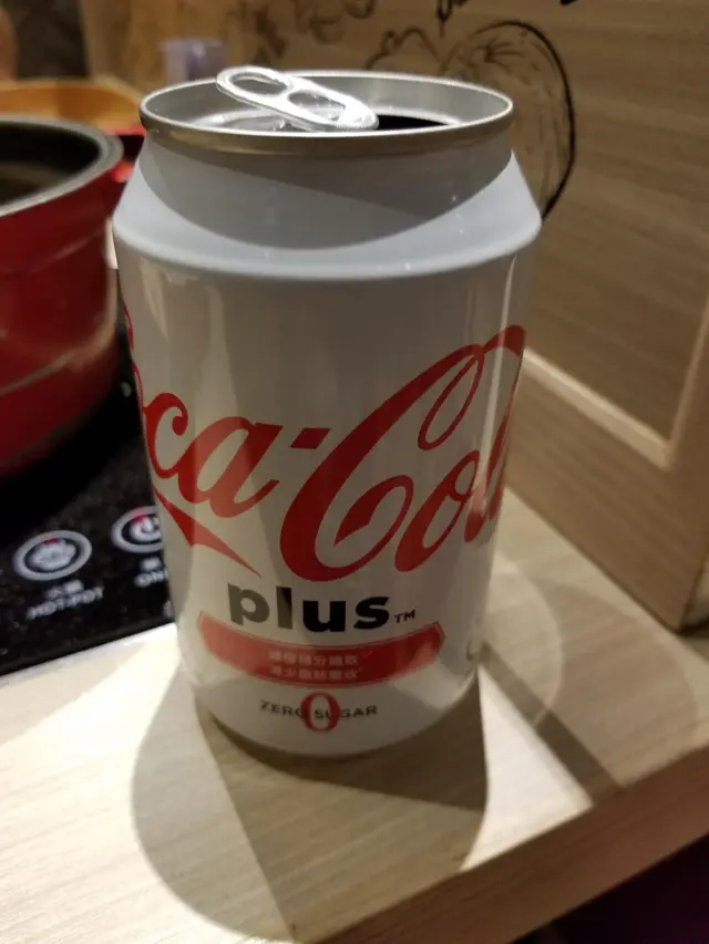 現在流行的限定coca cola plus汽水