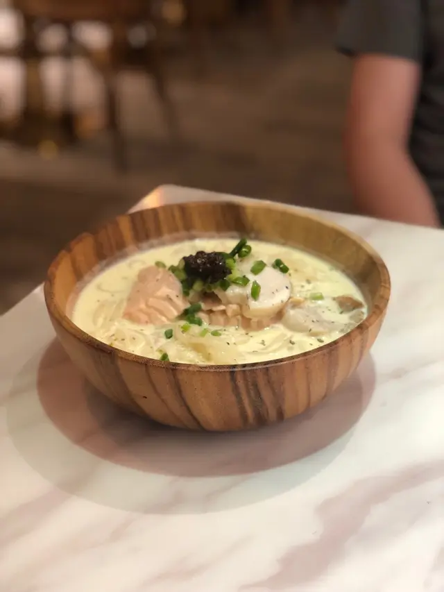 三文魚黑松露拉麵