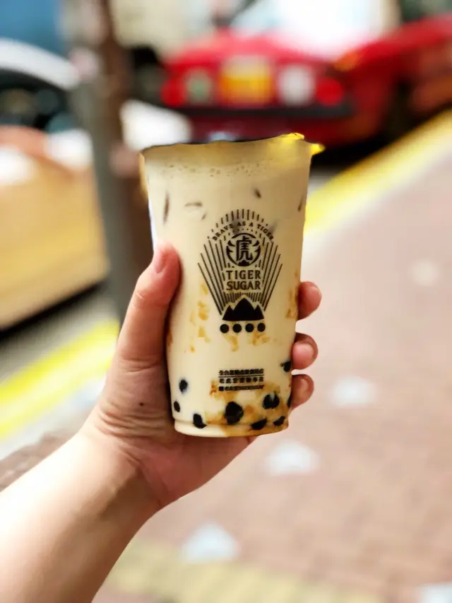 手搖15下後的和諧,奶呈淺褐色,也很虎。