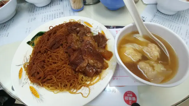 蝦子雲吞牛腩牛筋撈麵